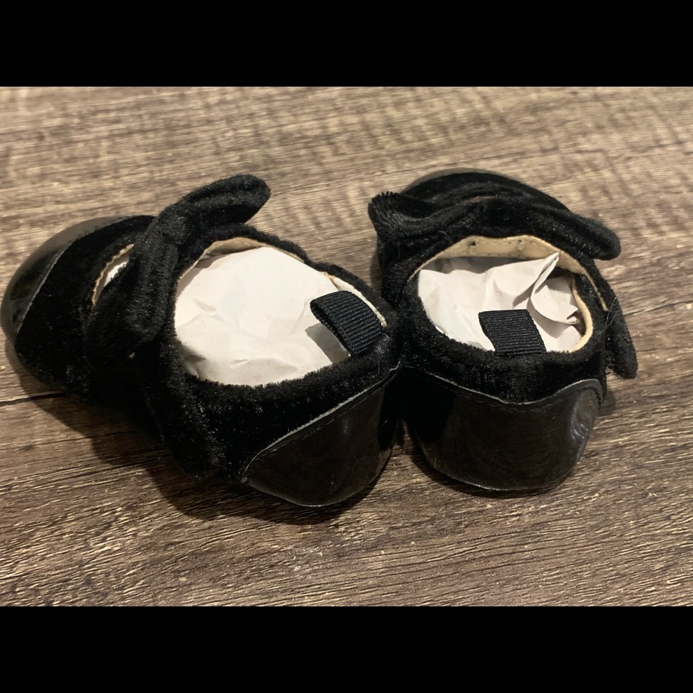 Gymboree black adorable baby shoes